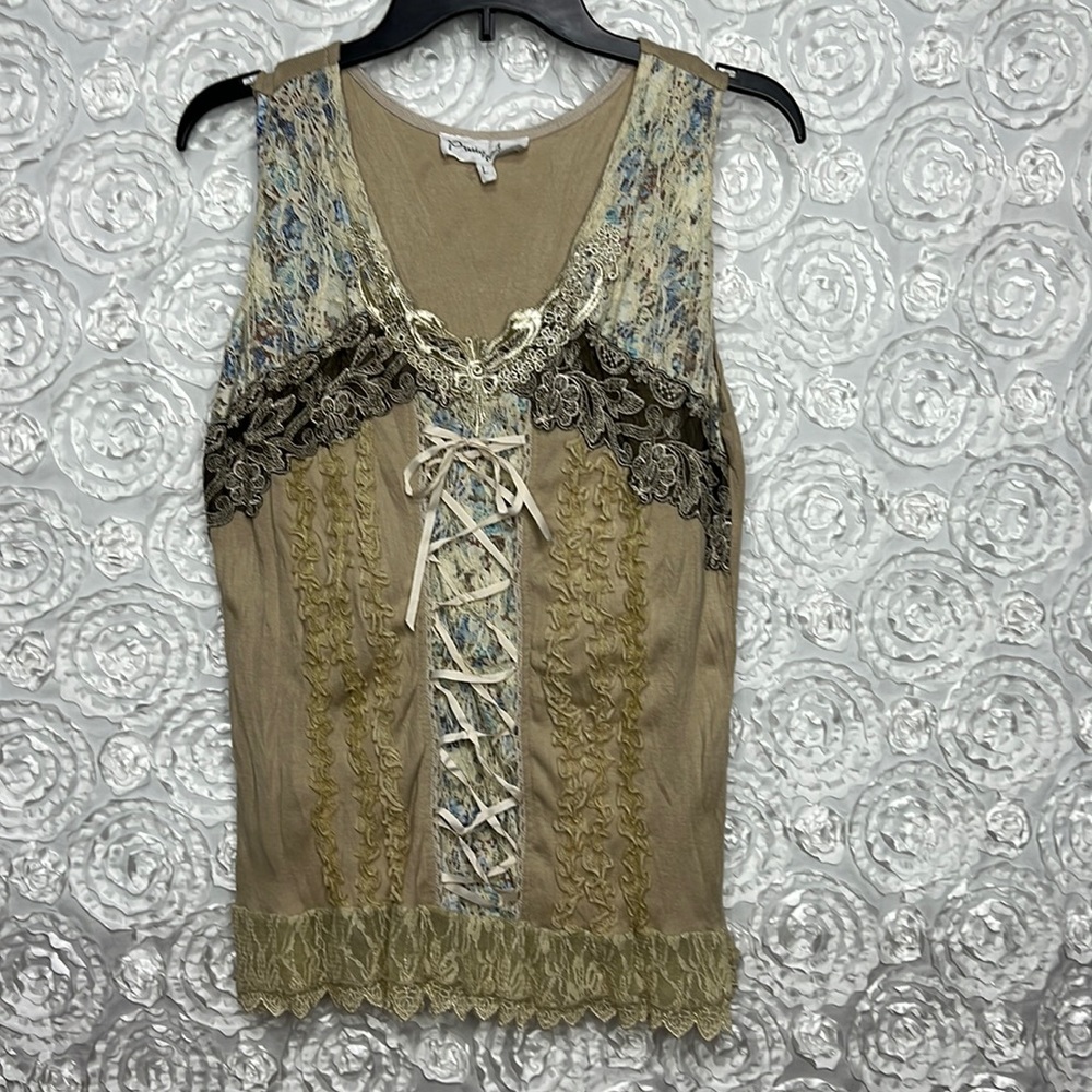 Pretty Angel Stretch Laced Sleeveless top. Size L.
